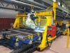 Robot-aided stand for gondola car end walls assembly and welding 