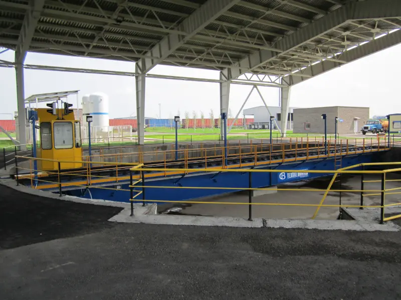 Railway turntable