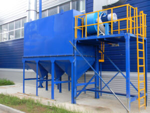 Filtering unit for blast rooms
