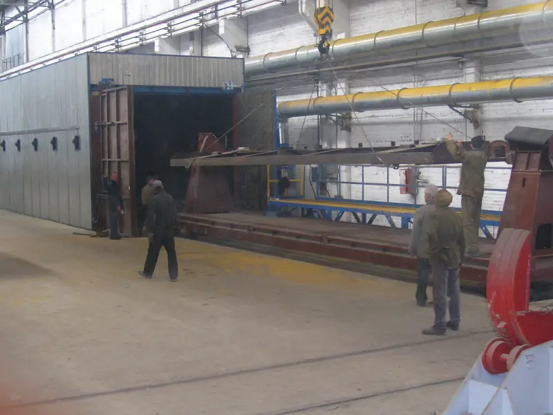 Shot blasting chamber for cleaning wagon frames