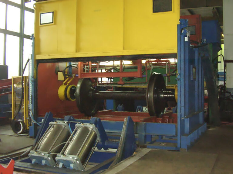 Automated wheel set cleaning and washing station
