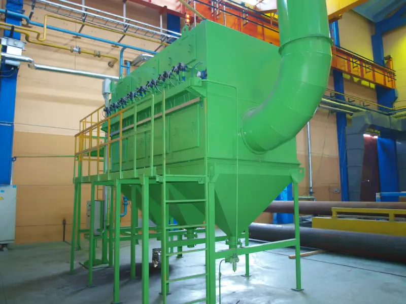 Filtering unit for blast rooms