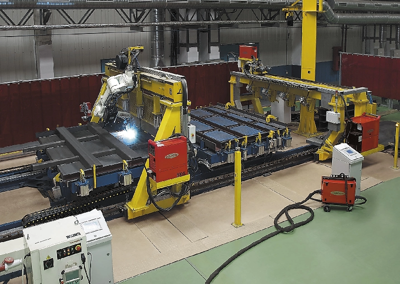 Robot-aided stand for gondola car end walls assembly and welding