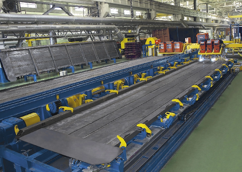 Plant for assembly and automatic welding of gondola car side walls