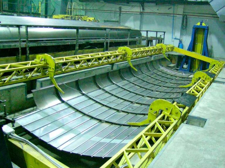 Кантователь секций обшивы крыши вагонов
