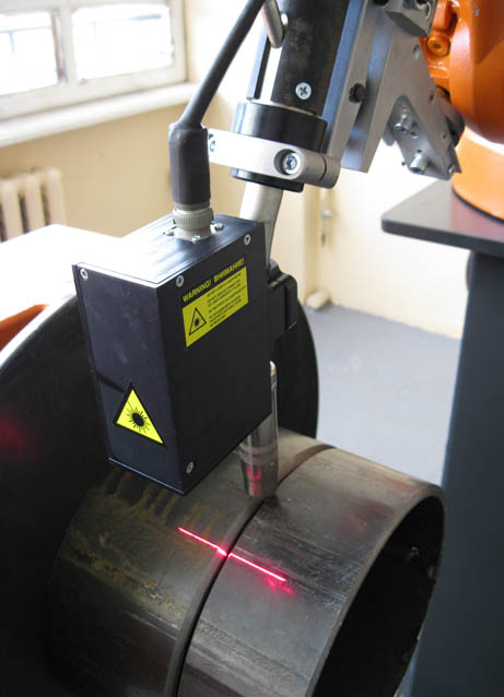 Лазерный сенсор для слежения за стыком при роботизированной дуговой сварке