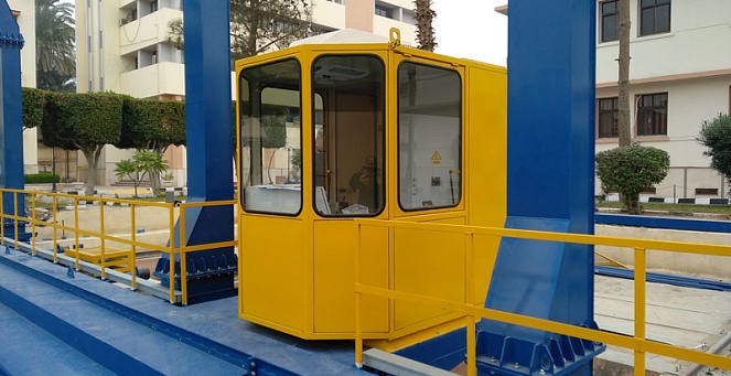 Traverser control cabin