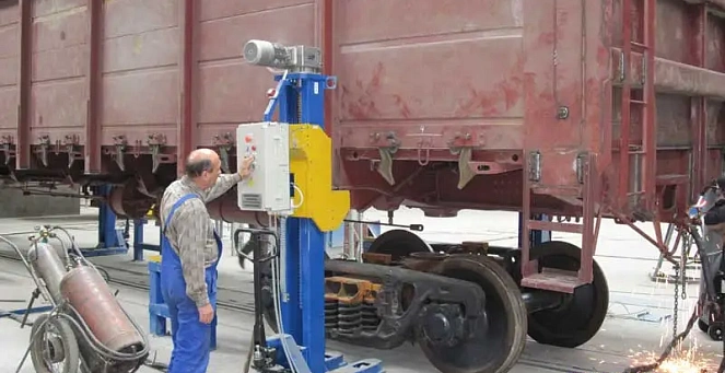 Railway lifting jacks for freight wagons