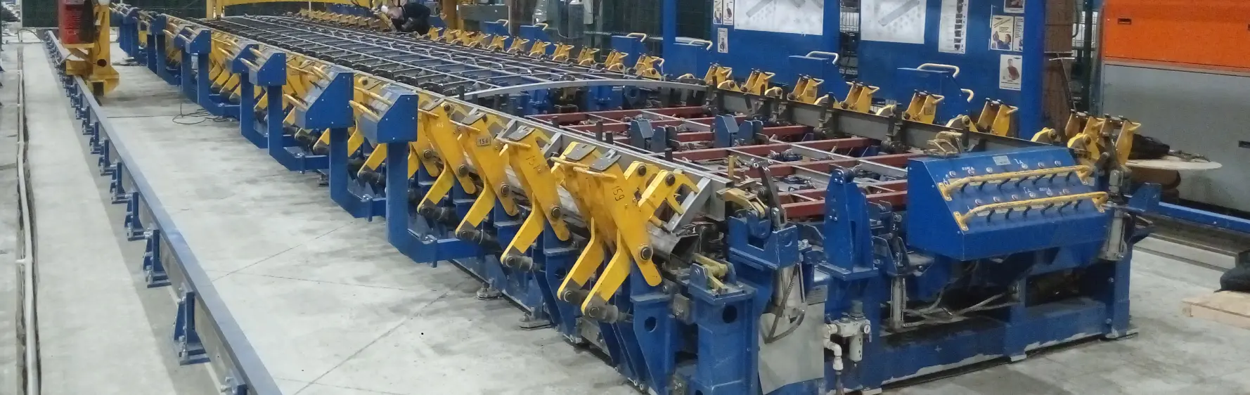 Multipurpose stand for metro coach roof assembly